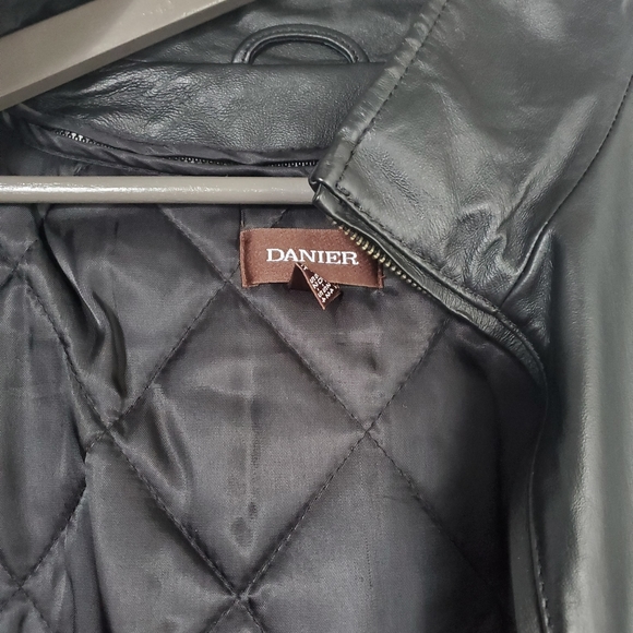 Danier women's leather jacket - Picture 2 of 2